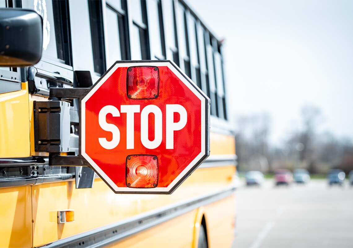 school-bus-flashing-stop-sign